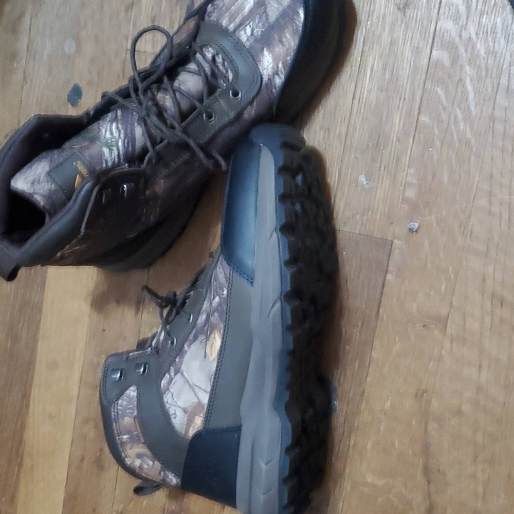 Men's size 13 Ozark Trail hiking boots